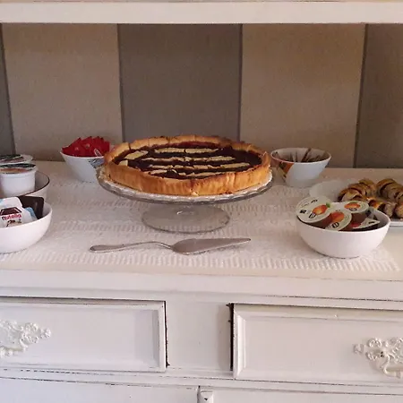 Bed & Breakfast La Rosa Tra I Laghi 3*