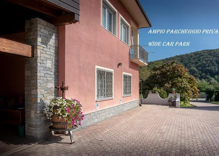 La Rosa Tra I Laghi Bed & Breakfast