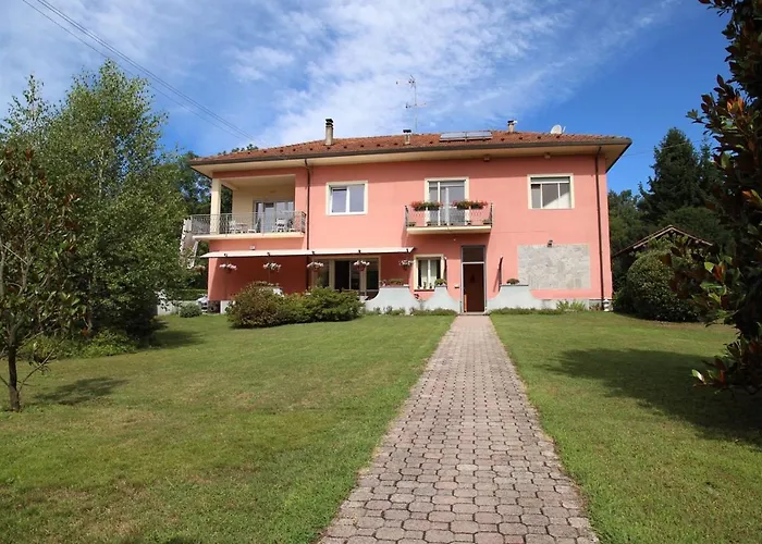 La Rosa Tra I Laghi Bed & Breakfast Meina