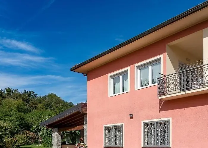 Bed & Breakfast La Rosa Tra I Laghi 3*