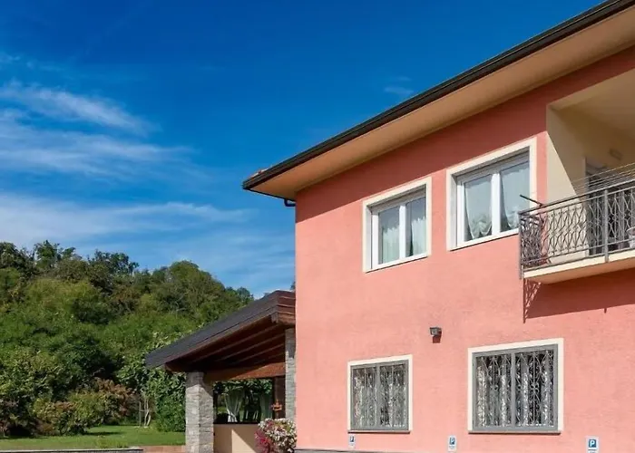 La Rosa Tra I Laghi Bed & Breakfast