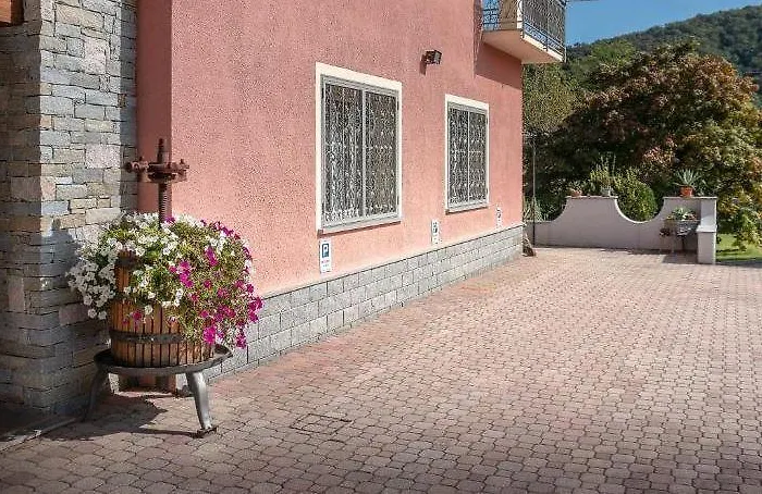 La Rosa Tra I Laghi Bed & Breakfast