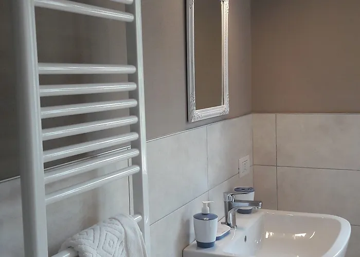 Bed & Breakfast La Rosa Tra I Laghi 3*